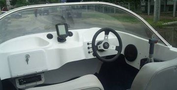 Пластиковая моторная лодка Каскад 350 управление
